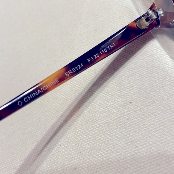 Foster Grant Women's mirrored Classic Fashion Sunglasses - Picture 5 of 7